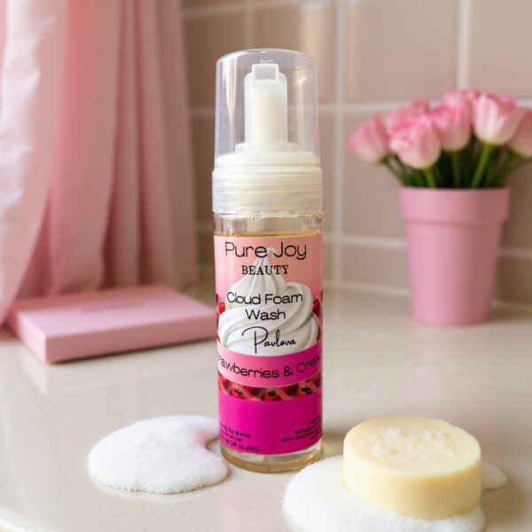 Strawberries & Cream Foaming Mousse Wash
